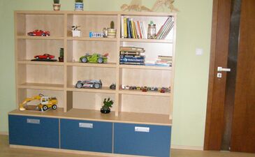 Návrh dětského pokoje | Police pro hračky v dětském pokoji