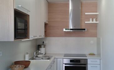 Kuchyň panelák lamino - kombinace bílá aimitace dřeva 1 | Realizace - Kuchyně - rohová Brno