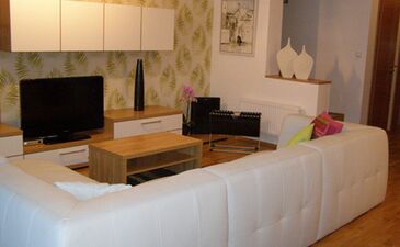 Nábytek, textilní dekorace, tapeta, sedačka | Návrh a realizace Obývací pokoje